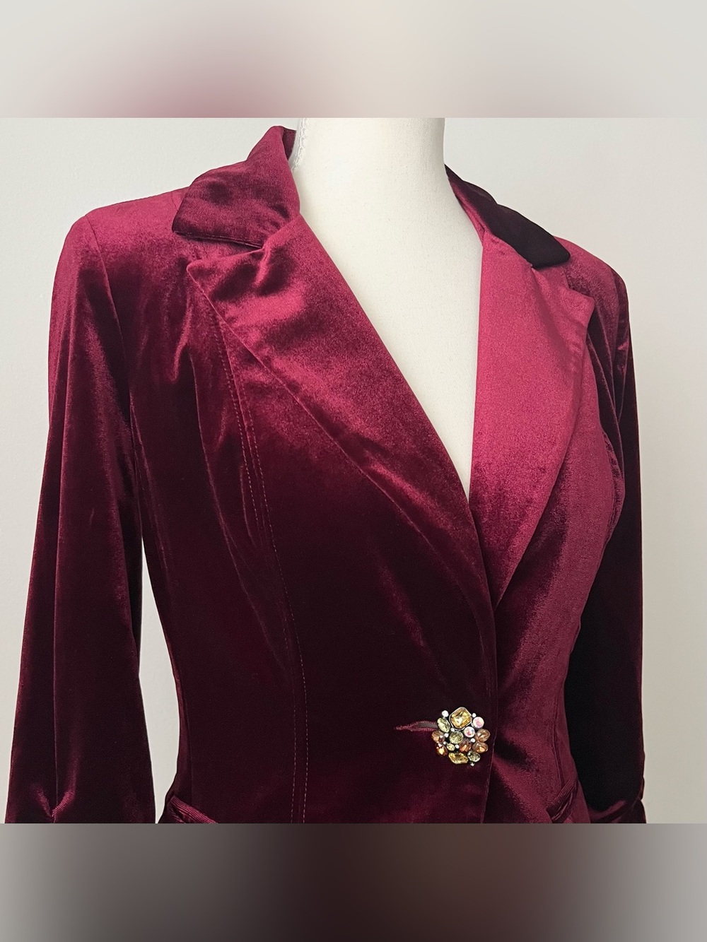 XOXO Women's Velvet Velour Burgundy Blazer Size S Jeweled Button Dark Romantic - Picture 3 of 7